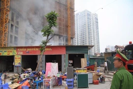 Cháy lớn tại một khu lán công nhân