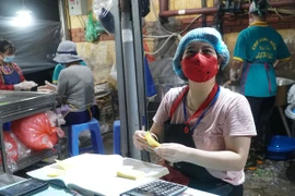 Tiểu thương phấn khởi trở lại chợ Long Biên sau hơn 2 tháng phong tỏa