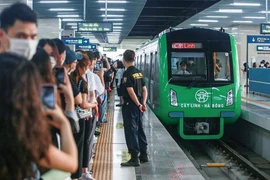 Người dân trải nghiệm tàu Cát Linh - Hà Đông ngày cuối tuần