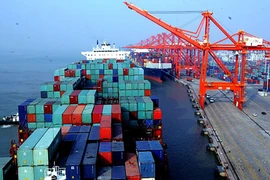 Cước vận chuyển bằng đường biển sang Trung Quốc tăng mạnh