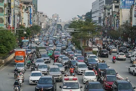 Chùm ảnh: Nhiều tuyến phố Hà Nội ùn tắc dịp cận Tết Nguyên đán 2022