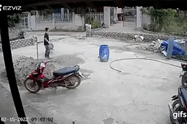 Xác định nguyên nhân 2 vợ chồng bị hàng xóm bắn thương vong