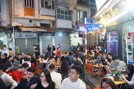 Hà Nội: Phố bia Tạ Hiện nhộn nhịp trở lại trong bình thường mới