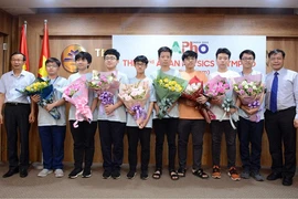 8 thành viên Đội tuyển quốc gia Việt Nam đoạt giải Olympic Vật lí Châu Á 