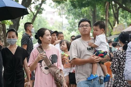 Hà Nội: Vườn thú Thủ Lệ đông nghịt người dịp 2-9