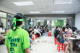 Trung thu cho em và những giọt máu đào ấm tình người