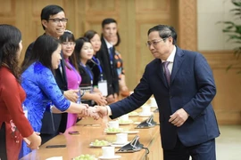 Thủ tướng gặp mặt nhà giáo tiêu biểu nhân ngày Nhà giáo Việt Nam 