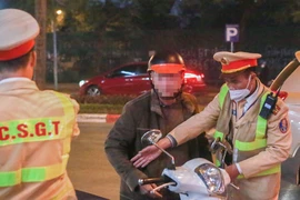 CSGT Hà Nội ra quân kiểm tra nồng độ cồn, nhiều ‘ma men’ bị xử lý