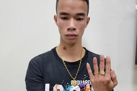 Lẻn vào đám cưới trộm phong bì rồi đi mua vàng