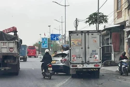 Va chạm liên hoàn 4 người trên xe ô tô thương vong