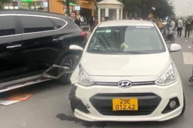 Tài xế taxi lái xe tông tử vong bảo vệ khu đô thị