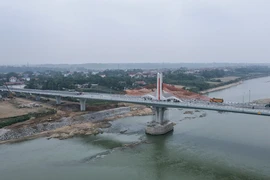 Cận cảnh cây cầu nối hai tỉnh Phú Thọ - Vĩnh Phúc sắp khánh thành