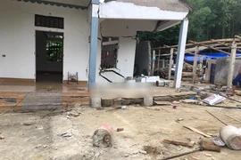 'Hố tử thần' gây sụp sân, nứt nghiêng vách nhà dân