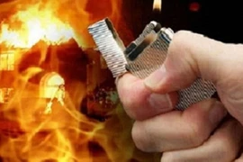 Nghi án bố dùng xăng đốt nhà, khiến con nhỏ tử vong