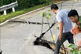 Lai Châu: Tạm cấm lưu thông một tỉnh lộ do mặt đường đứt gãy 