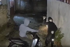 1 nhà dân bị ‘khủng bố’ bằng chất bẩn, đập phá camera an ninh 