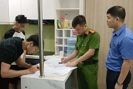 Giả danh nhân viên ngân hàng lừa 30 tỉ của hàng ngàn người