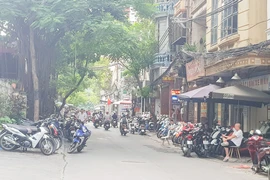  Khách hàng vắng bóng, cửa hàng bán xe cũ lo dẹp tiệm