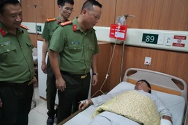 Ngăn chặn vụ gây rối do ghen tuông, một đại uý công an bị đâm 