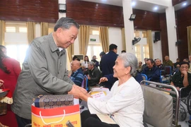 Đại tướng Tô Lâm chúc tết các thương, bệnh binh tại Bắc Ninh