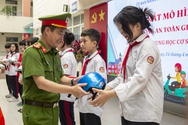 CSGT Hà Nội triển khai mô hình cổng trường học an toàn giao thông 