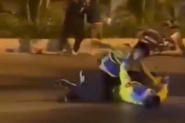 Kịp thời giải tán đám đông tài xế xe ôm công nghệ tụ tập đánh nhau