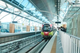 Ngắm tàu đường sắt Nhổn - Ga Hà Nội trước ngày vận hành chính thức