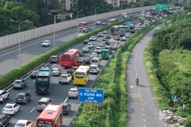 Người dân ùn ùn trở lại Thủ đô sau kỳ nghỉ lễ Quốc khánh 2-9