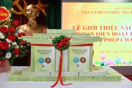 Ra mắt sách ‘Nhận diện hoạt động sản xuất trái phép chất ma túy’
