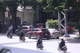 Hà Nội kiên quyết xử lý hành vi chiếm dụng lòng đường, vỉa hè 