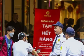 Hà Nội: Nhiều người ngậm ngùi ra về vì không mua được vàng