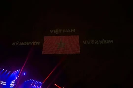 Ấn tượng với màn trình diễn ánh sáng máy bay không người lái ở Hà Nội 
