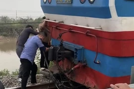 Va chạm với tàu hỏa, người phụ nữ đi xe máy tử vong
