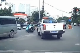 CSGT Hà Nội mở đường đưa người dân đi cấp cứu