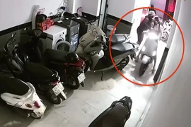 Công an truy tìm kẻ sàm sỡ rồi giật túi xách của 1 cô gái ở chung cư mini
