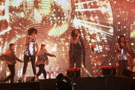 Boney M biến Vinpearl Land thành một “sàn disco trên đảo“