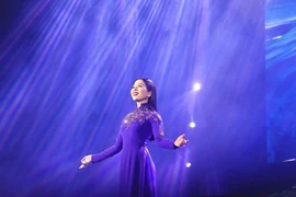 Lệ Quyên chi bạc tỉ để dát vàng vé đêm nhạc