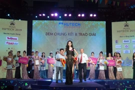 Ngắm nữ sinh đẹp nhất trong đêm chung kết Miss Hutech