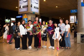 Thanh Khoa trở về Việt Nam sau khi đăng quang hoa khôi 