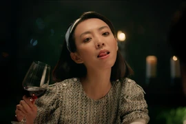Thu Trang cài băng đô cưa sừng làm nghé trong màn ảnh rộng