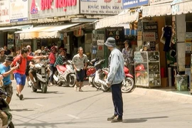 Phim Ròm một cuộc chạy đua không ngừng nghỉ