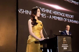 Hoa hậu Lương Thùy Linh làm giám đốc ở tuổi 20
