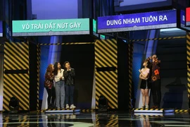 Diễn viên Thúy Nga cà khịa Huy Khánh mặc áo 'bông quá'