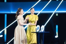 Á hậu Phương Nga chinh phục gần 400 triệu tại Tường lửa