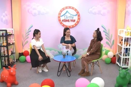 MC Hoàng Rapper vô tình tiết lộ bị vợ mắng vì mê điện thoại