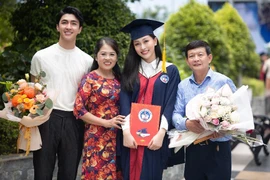Á hậu Phương Nga tốt nghiệp đại học Kinh tế Quốc dân
