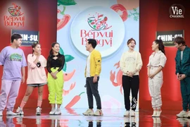 Hari Won đối đầu với Lâm Vỹ Dạ trong tập 1 Bếp vui bùng vị