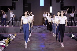 Hoa hậu Việt Nam tổng duyệt trước đêm Người đẹp Thời trang