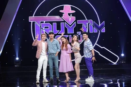 Bửu Đa và đồng đội thi diễn xuất trong Truy tìm cao thủ