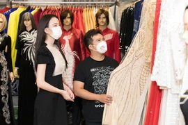Ái Nhi trình diễn quốc phục đầy thần thái tại Miss Intercontinental 2021